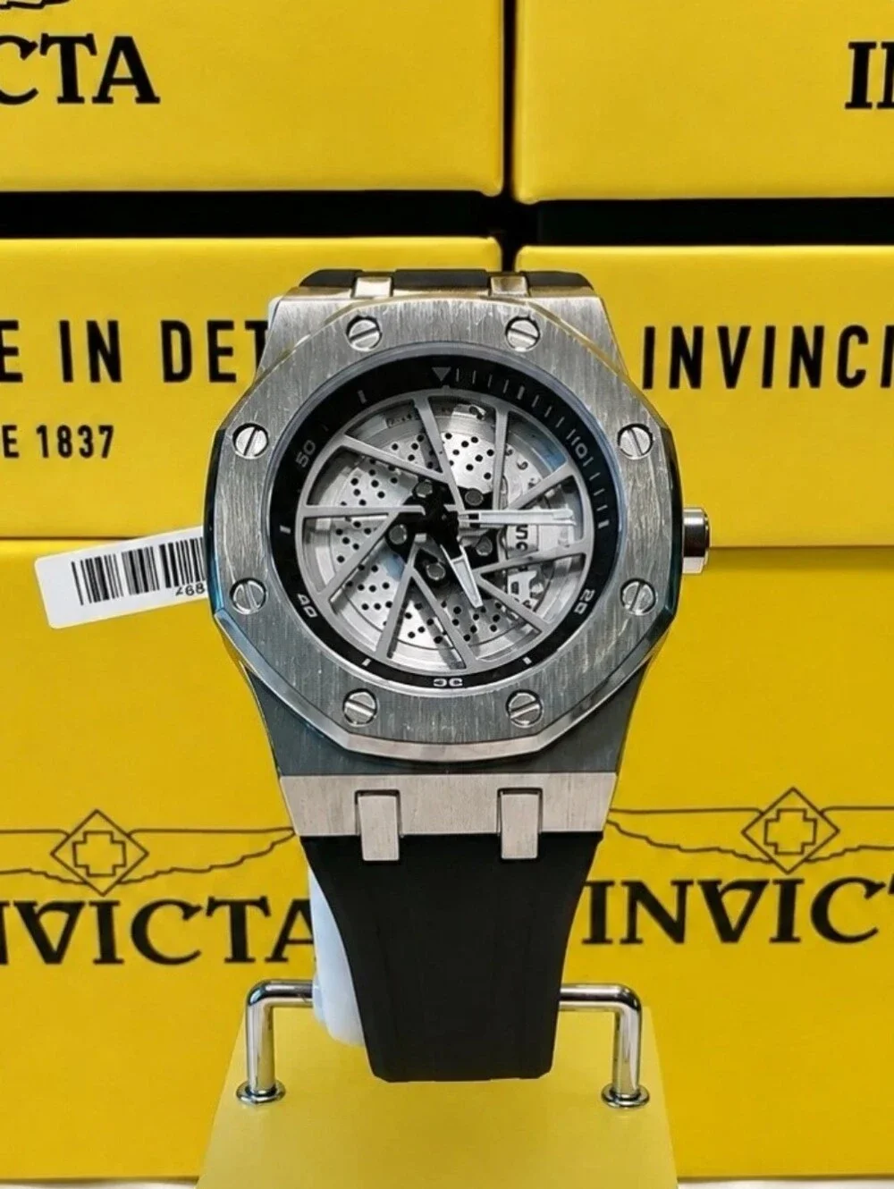 New Invicta Speedway Rim Men’s Black Silicone Strap Quartz Watch